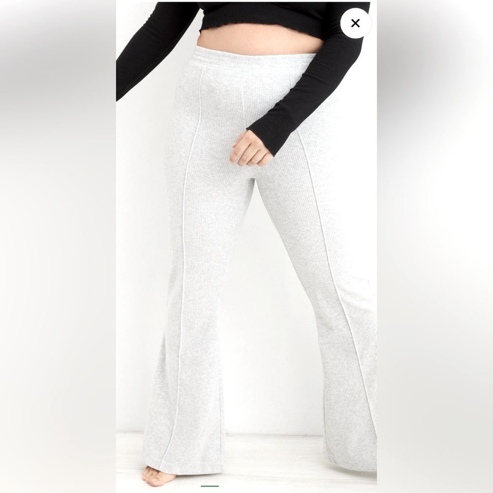 AERIE GROOVE-ON RIB VELOUR
FLARE PANT- Medium Heather Grey